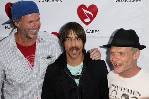 Red Hot Chili Peppers, 70 tracce per I'm with you