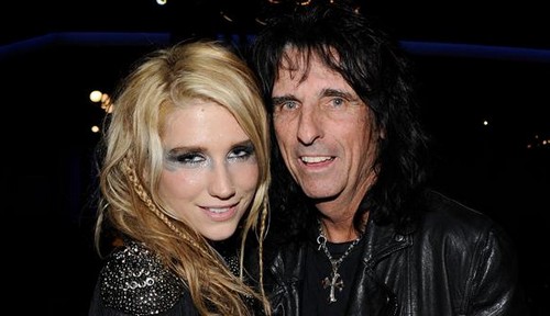 What baby wants, per Alice Cooper Kesha è il diavolo