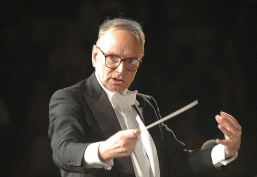 Ennio Morricone colto da malore interrompe concerto a Firenze