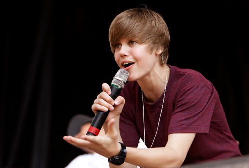 Justin Bieber: Under the mistletoe è l'album di Natale - Tracklist