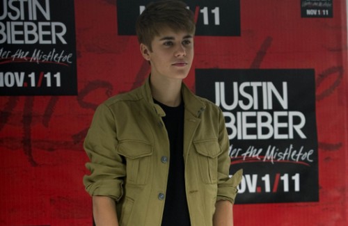 Justin Bieber, Mistletoe video ufficiale