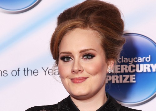 Adele: l'operazione alle corde vocali è riuscita