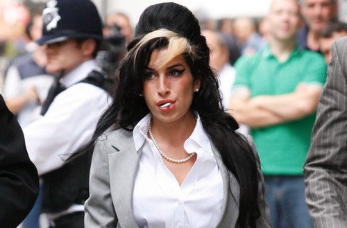 Amy Winehouse, il padre Mitch: "Il nuovo album non sarebbe stato pubblicato se non fosse stato buono"