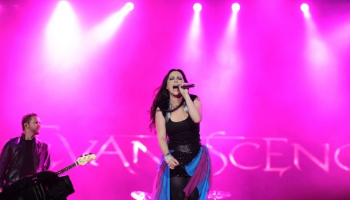 Evanescence, Amy Lee festeggia con rum e soda