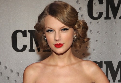 Taylor Swift: "Vorrei essere un esempio positivo per le mie fan più giovani"