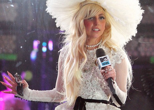 Lady GaGa: a Natale la cantante regala ai fan un brano inedito