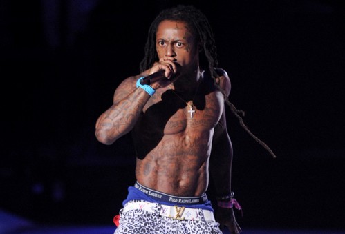 Lil Wayne ride della rissa tra Chris Brown e Drake