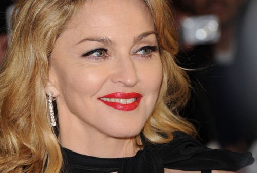 Madonna, Gimme all your luvin' in radio a febbraio