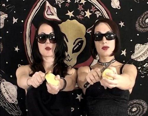 Musica Trash, Uomini con piedi con patate e donne patate con piedi (Video)