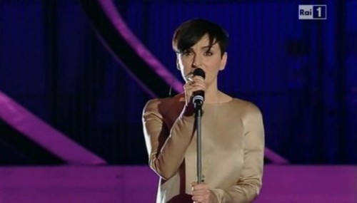 Arisa, La notte: video Sanremo 2012 prima serata