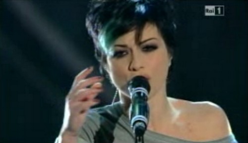 Dolcenera, Ci vediamo a casa: video Sanremo 2012 prima serata