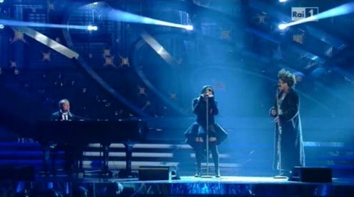 Gigi D'Alessio, Loredana Bertè e Macy Gray, The flame (Almeno tu nell'universo): video Sanremo 2012 terza serata