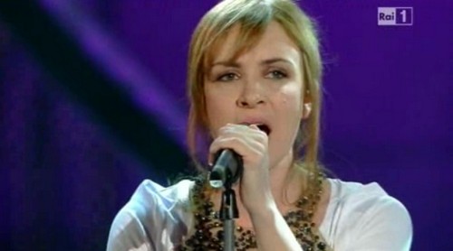 Giulia Anania, La mail che non ti ho scritto: video Sanremo 2012 seconda serata 