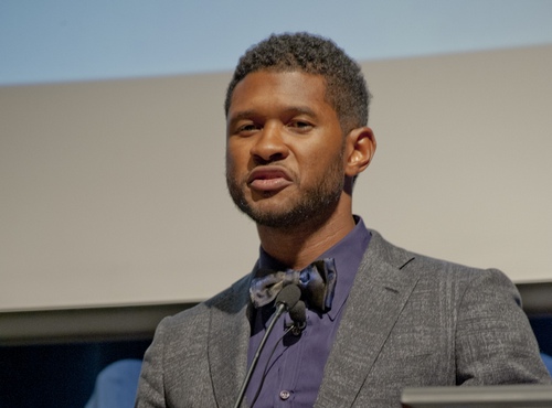 Usher: "Non comprate il disco di Adele"