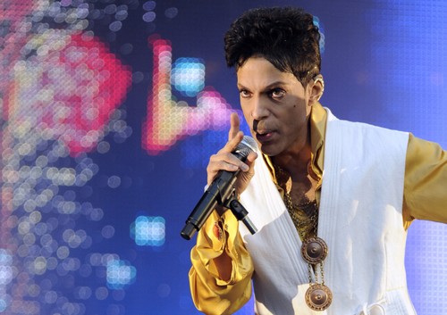 Prince, sindaco di Parigi dice no al concerto sotto la Torre Eiffel 