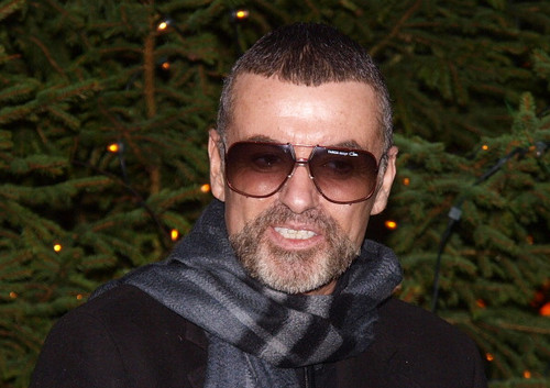 George Michael ha scritto una canzone per chi ha pregato per la sua guarigione