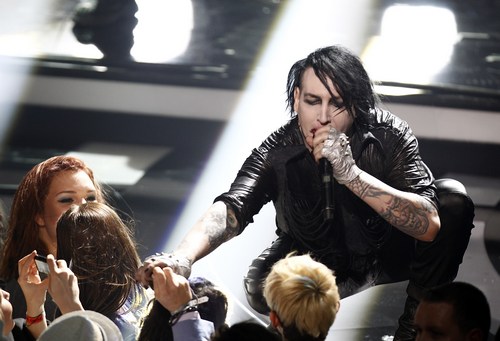 Johnny Depp sul palco con Marilyn Manson - Video