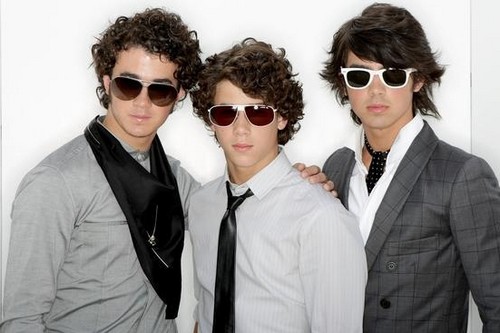 Jonas Brothers: saltato accordo con etichetta discografica