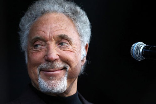 Tom Jones: preferirei morire sul palco che ritirarmi