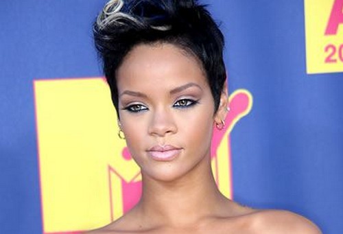 Rihanna: i problemi fisici hanno intaccato l'ultimo album