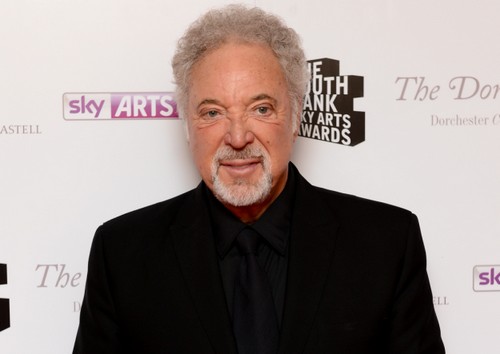 Tom Jones: "L'età mi infastidisce, non voglio vivere altri 30 anni"