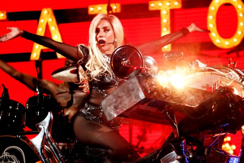 Le pazze esibizioni di Lady Gaga agli MTV Video Music Awards