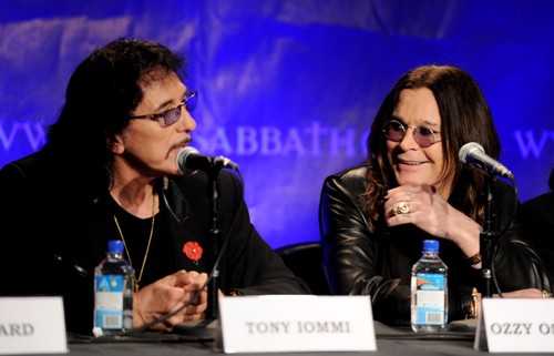 Black Sabbath, Tony Iommi al lavoro durante la chemioterapia