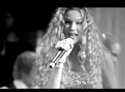While You Re Out Looking For Sugar Joss Stone Video Testo E Traduzione Musickr Video E Testi Canzoni