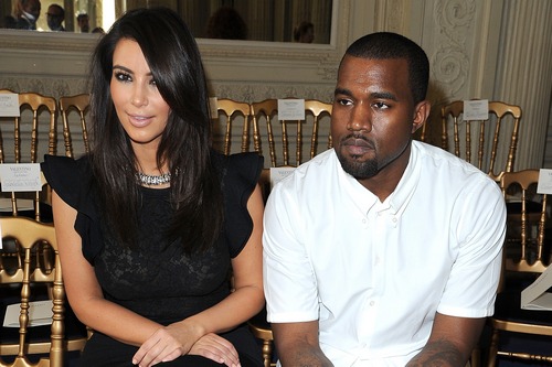 Kanye West, serenata a Kim Kardashian