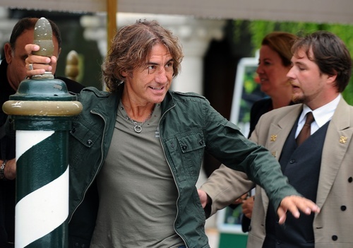 Italian singer Luciano Ligabue boards a