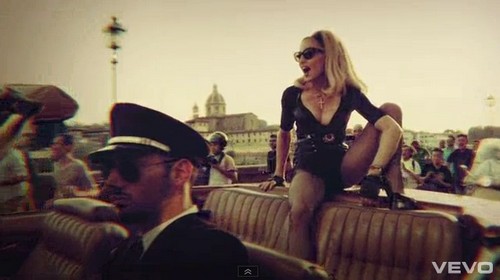 Madonna, Turn up the radio - Video ufficiale