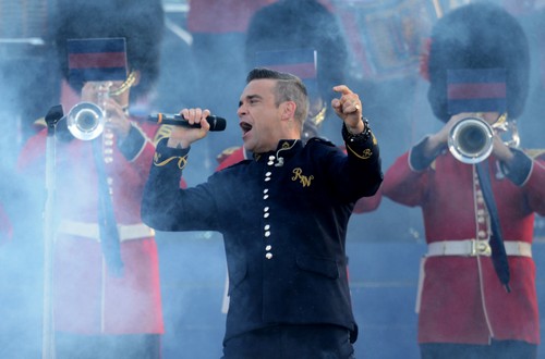 Robbie Williams, Heavy Entertainment Show nuovo singolo: testo