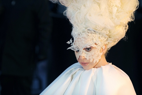 Lady Gaga: Lindsay Lohan protagonista del primo video di ARTPOP?