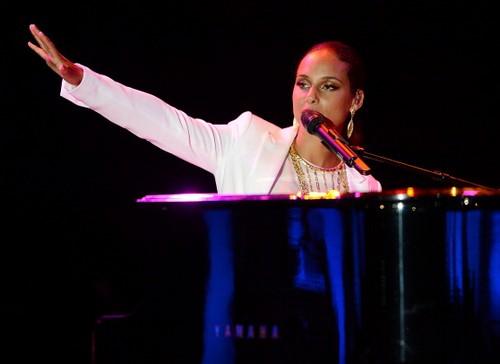 Alicia Keys: Girl on fire feat. Nicki Minaj è online (audio)