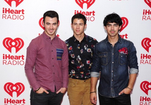 Jonas Brothers: "Il nuovo album è pronto. Presto conoscerete il primo singolo"