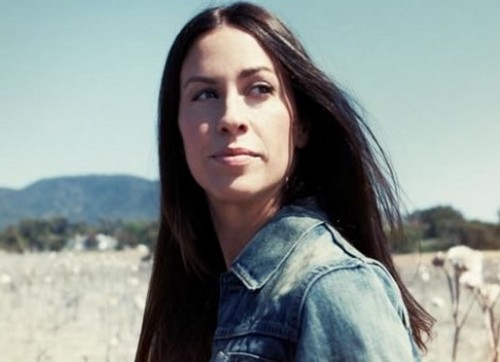 Alanis Morissette: "Havoc and bright light e più malinconico, filosofico e meno arrabbiato"