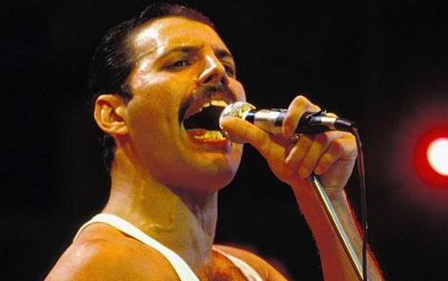 Queen: "Restituiteci la chitarra rubata di Freddie Mercury"