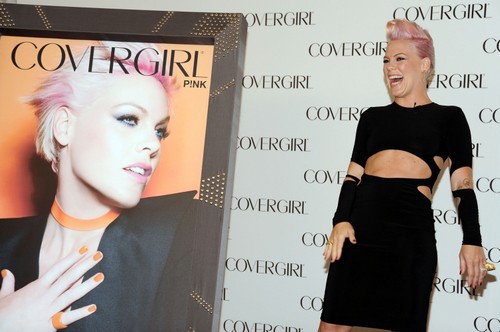 Pink: "I fans di Chris Brown mi hanno minacciato di morte"