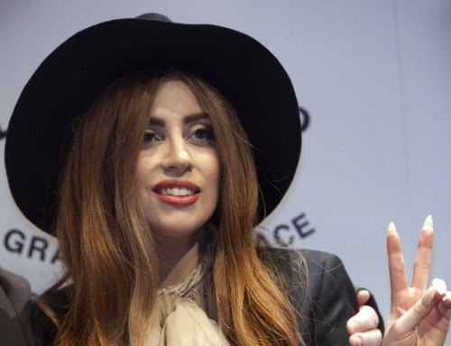 Lady Gaga: "Vorrei farvi ascoltare nuove canzoni ma la mia casa discografica non vuole"