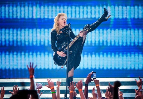 Madonna: insulti e fischi dopo aver detto di votare per Obama (video)