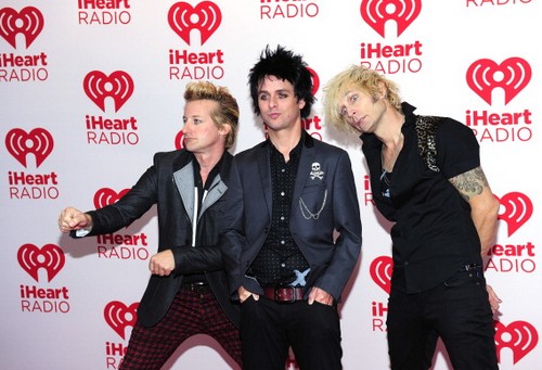 Green Day: cancellato il tour. Tre anticipato all'11 dicembre 2012