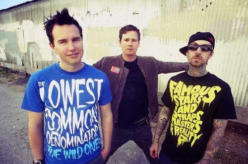 Blink 182, 6/8 è il nuovo singolo: TESTO