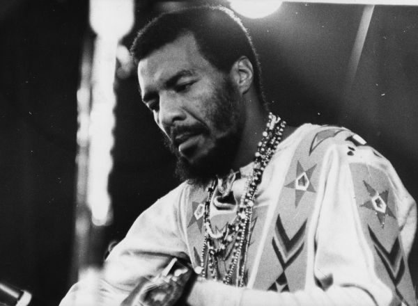 Addio a Richie Havens, il musicista che aprì Woodstock