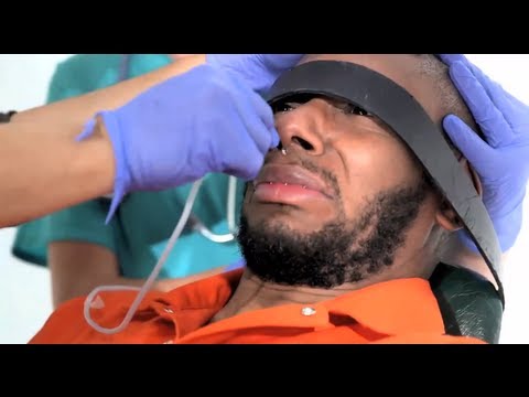 Video thumbnail for youtube video Il rapper Mos Def si autoinfligge l'alimentazione forzata per denunciare ciò che accade a Guantanamo | Musickr - Video e Testi Canzoni