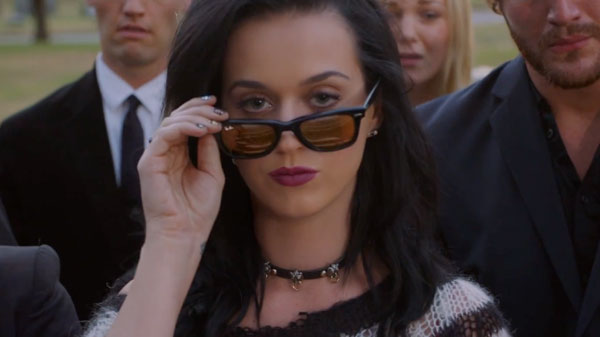 Katy Perry al funerale di Teenage Dream