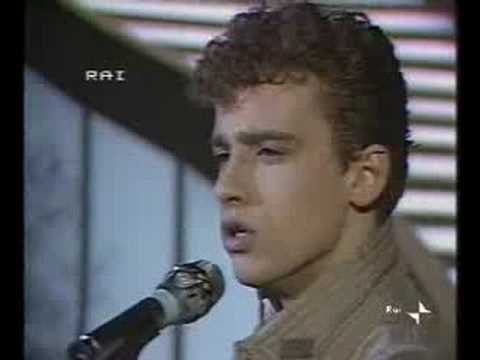 Video thumbnail for youtube video 50 anni per Eros Ramazzotti, le sue canzoni più belle | Musickr - Video e Testi Canzoni