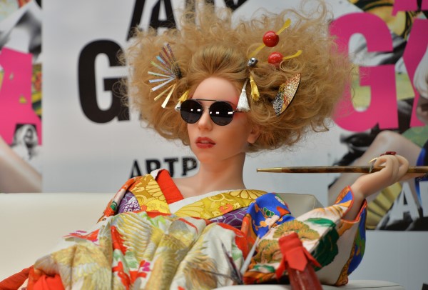 Lady Gaga presenta le GagaDoll, le bambole a sua immagine e somiglianza