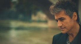 Video thumbnail for youtube video Ligabue ospite alla serata finale di Sanremo | Musickr - Video e Testi Canzoni