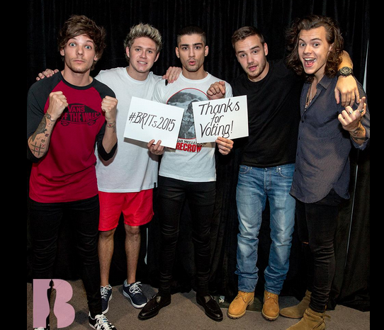 I One Direction ringraziano i Brit Awards con una foto