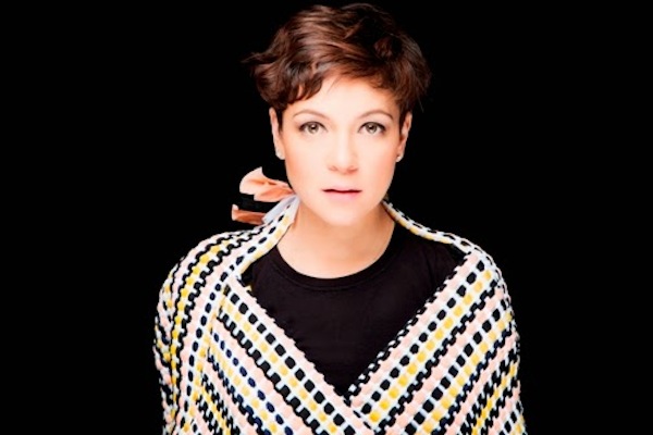 Natalia Lafourcade bassa